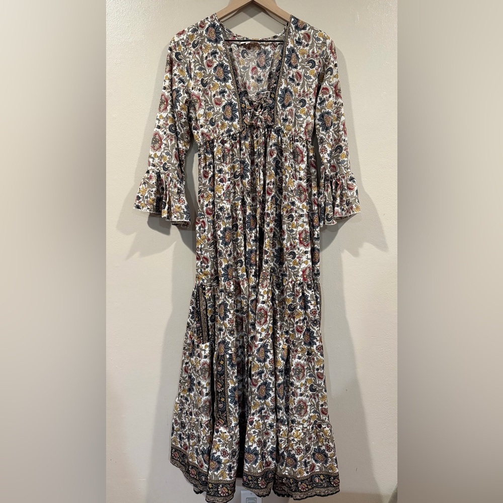 Boemo Elegant Flowy Floral Print Women's Dress Size Medium EUC